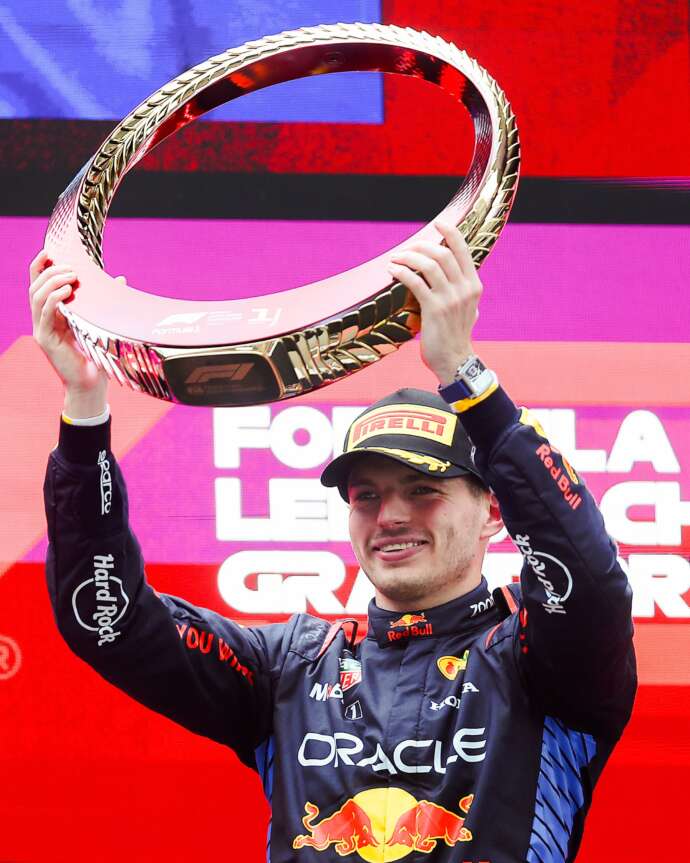 Verstappen vence na China e amplia liderança no campeonato