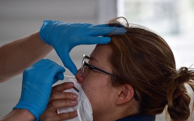 Por que a Espanha agora quer tratar covid como gripe