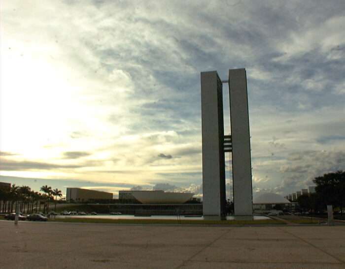 Congresso reage a tarifas dos EUA e defende economia brasileira com Lei de Reciprocidade