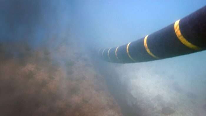 Big Techs investem em cabos submarinos para atender à alta demanda da IA e conectividade global