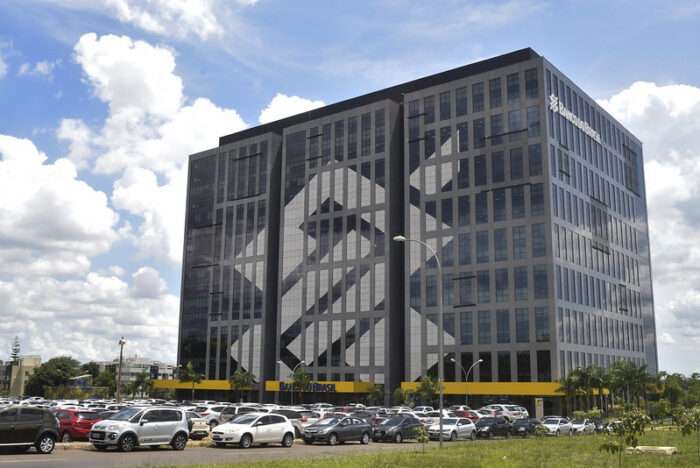 Banco do Brasil registra queda de 40,7% no lucro no 1º semestre de 2025, pressionado por novas regras e alta da inadimplência