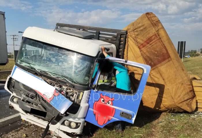 Engavetamento com três veículos causa congestionamento na SP-075 em Sorocaba