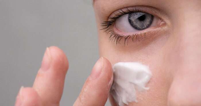 Mulher consegue indenização de R$ 5 mil após queimaduras com cosmético