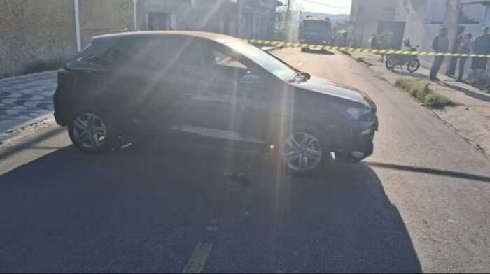 Homem morre atropelado pela esposa após erro ao manobrar carro