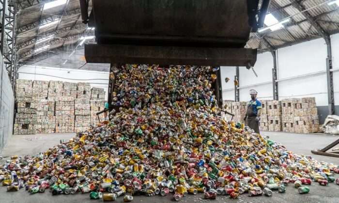 Brasil mantém liderança mundial e recicla 97,3% das latas de alumínio em 2024