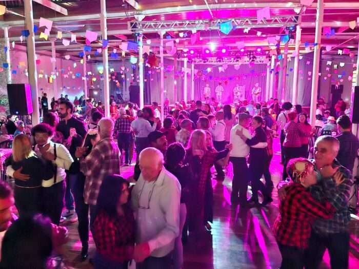 Baile Noite Estrelada acontece neste sábado na Brasital em São Roque