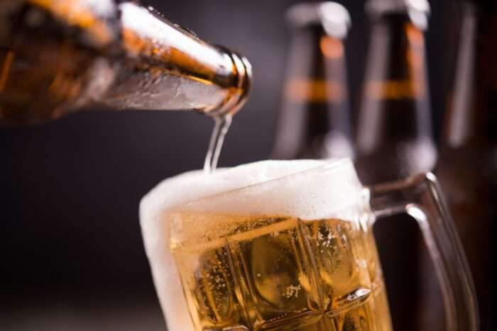 SP em alerta: Governo emite nota técnica urgente após mortes por bebidas adulteradas com metanol