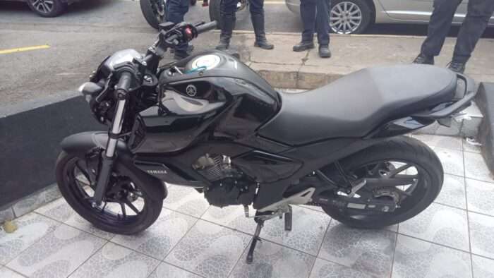 GCM de São Roque recupera motocicleta roubada em Sorocaba após perseguição
