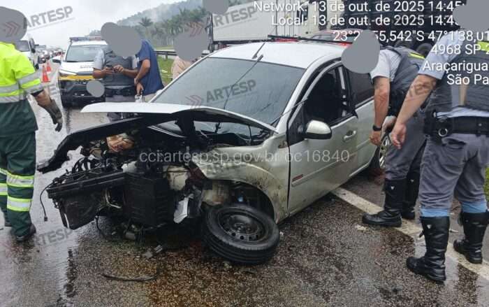 Colisão com capotamento causa congestionamento na Castello Branco em Araçariguama