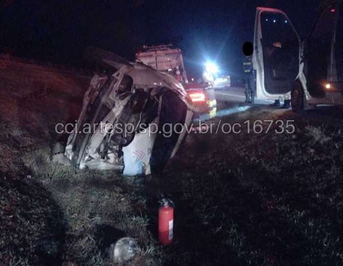 Motorista morre após capotamento de utilitário na Rodovia SP-075, em Itu
