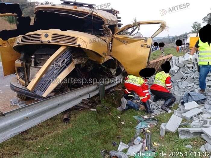 Caminhão tomba e motorista morre na Castello Branco em Araçariguama