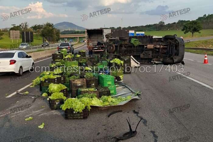 Caminhão Tombado na Castello Branco em Araçariguama