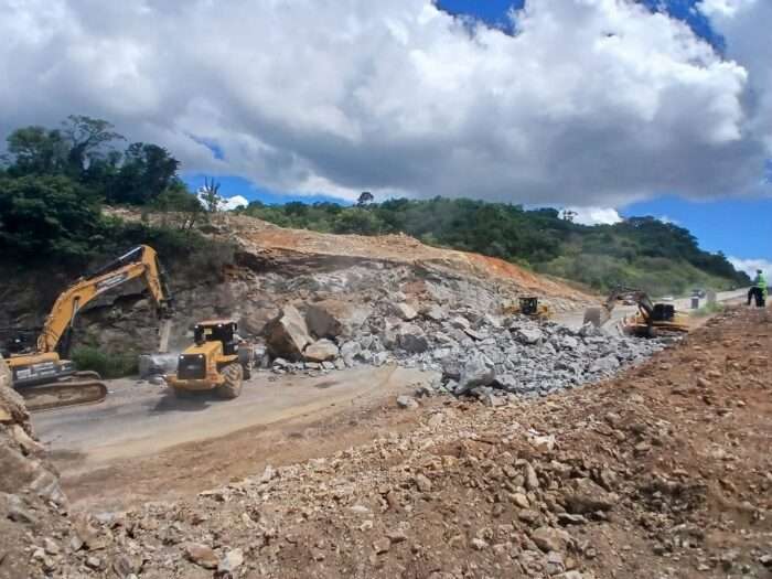 ViaOeste Realiza Novo Desmonte de Rochas na Rodovia Lívio Tagliassachi