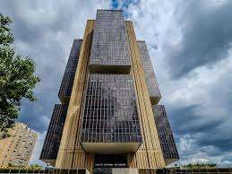 Brasiliana: Inflação abaixo do teto da meta, em 4,45%