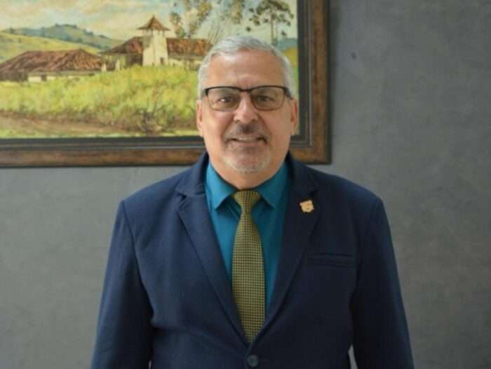 Imagem do Vereador Julio Mariano acompanhando matéria sobre apoio a pacientes em tratamento contra o câncer.