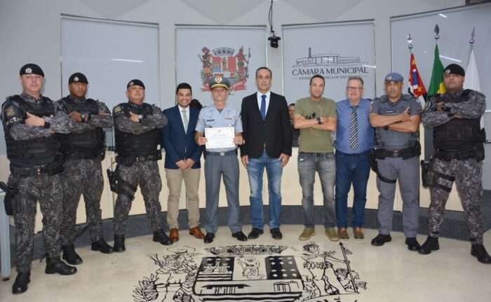 Vereador Marquinho Arruda Homenageia 1º Sargento Alexandre Pedroso pelos 30 Anos de Serviço na Polícia Militar
