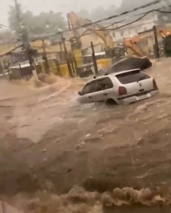 Chuva forte em São Paulo arrasta carros, deixa desaparecidos e causa alagamentos na capital e região metropolitana