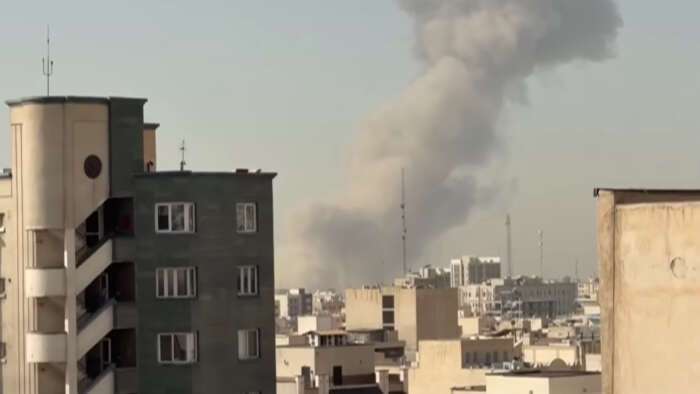 EUA e Israel bombardeiam Irã; explosões atingem Teerã e elevam tensão no Oriente Médio