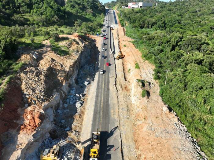 ViaOeste realiza desmonte de rocha na Rodovia Lívio Tagliassachi nesta quinta (19) e interdita trecho no km 1 em São Roque