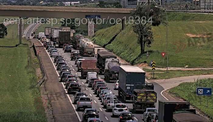 Motociclista morre após queda e atropelamento na Rodovia Castello Branco em Itu