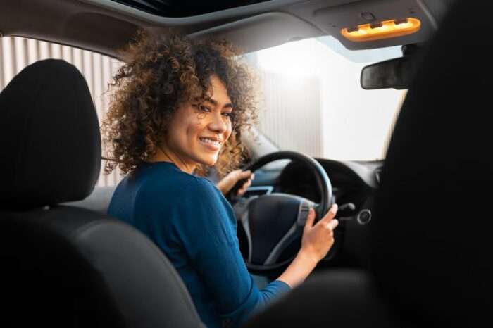 Novo modelo da CNH impulsiona alta de até 35% na procura por habilitação em SP, diz Detran