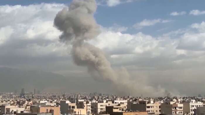 Israel bombardeia prédio da Assembleia dos Peritos em Qom, segundo imprensa israelense