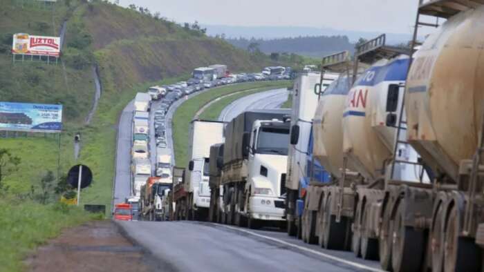 Caminhoneiros avaliam greve após alta de quase 19% no diesel em meio a conflito no Oriente Médio