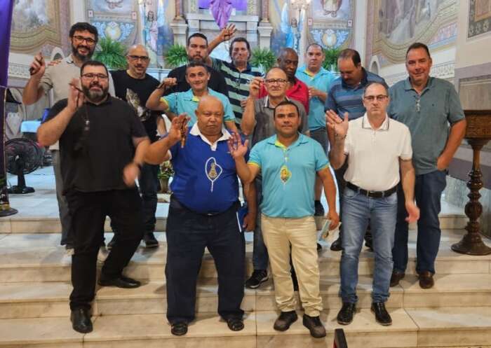 Terço dos Homens reúne fiéis na Matriz de São Roque e convida para vigília na Semana Santa