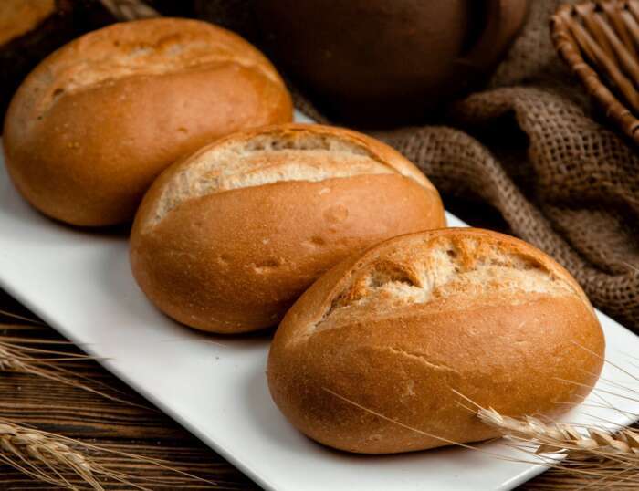 Pão branco pode aumentar exposição a substâncias cancerígenas, aponta estudo da USP