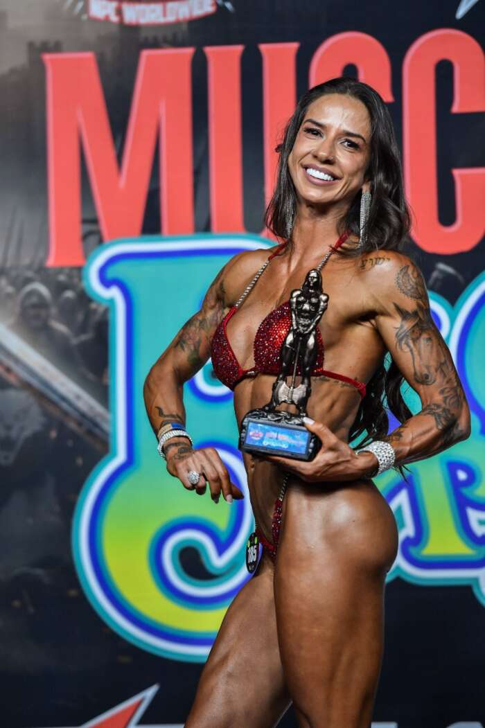 Fisiculturista Sabrine Henn estreia aos 40 anos e conquista títulos em competições Muscle Contest