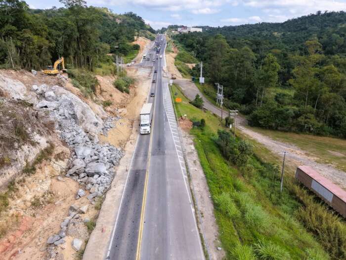 ViaOeste realiza desmonte de rocha e interdita trechos da Rodovia Lívio Tagliassachi em São Roque