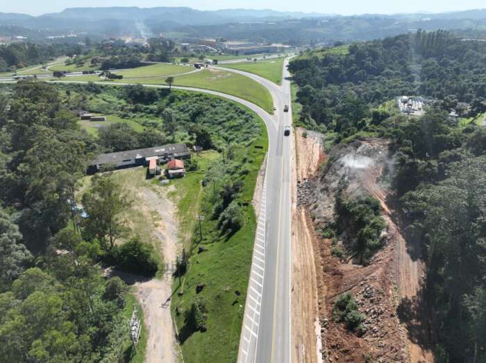 Obras na Lívio Tagliassachi terão bloqueios e desvios em São Roque nesta semana