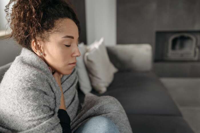 Frio e dores no corpo: por que articulações doem mais no inverno, segundo ortopedista