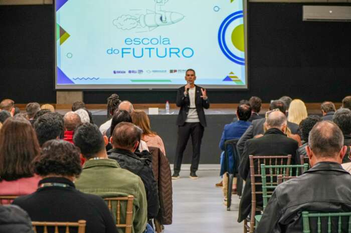 Escola do Futuro de São Roque recebe prefeitos e apresenta modelo educacional inovador