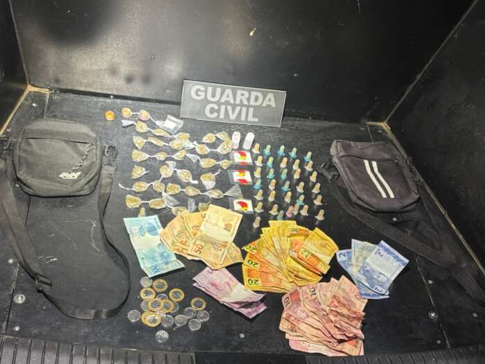 GCM apreende drogas e quase R$ 800 durante operação no bairro Paisagem Colonial, em São Roque