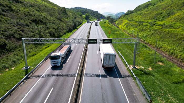 Nova tecnologia vai pesar caminhões sem parar nas rodovias do interior de SP