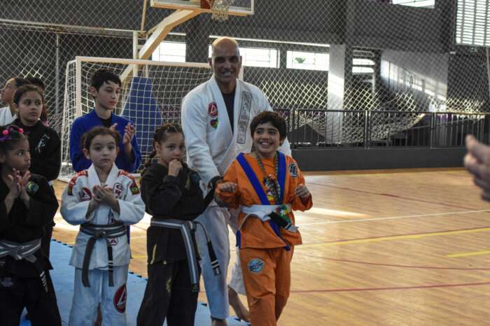 Programa Jogando Junto gradua 40 alunos de jiu-jítsu em São Roque; quase metade tem TEA ou TDAH