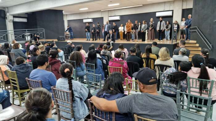 Escola do Futuro de São Roque recebe pais e apresenta estrutura antes do início das aulas