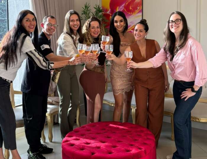 Dermatologista apresenta protocolo para as Festas de Agosto em evento com comunicadores de São Roque
