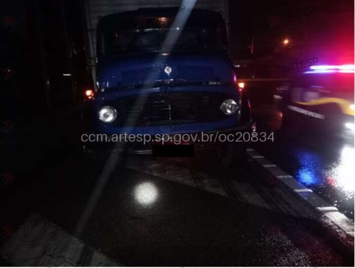 Pedestre morre após cair de viaduto e ser atingido por caminhão em Sorocaba