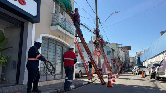 Operação da CPFL avança e chega à Avenida Marechal Deodoro em São Roque