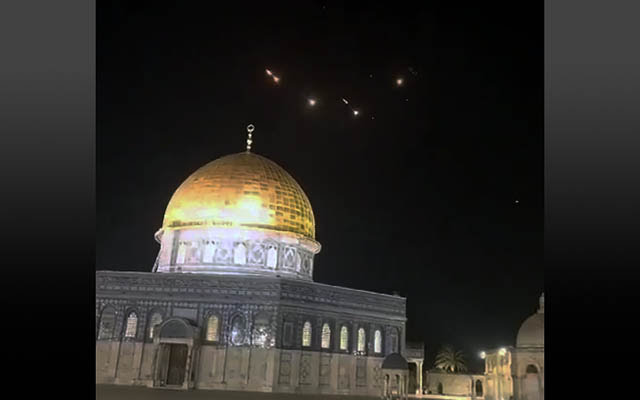 Irã lança drones e mísseis contra Israel